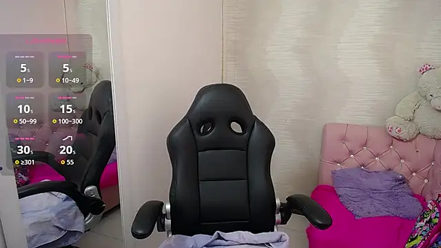 Snapshot of lauraguzman chatting on September 2025 03:17:01 AM lauraguzman online show from September 2025 03:17:01 AM