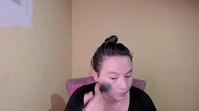 lauraguzman online show from July 2026 02:50:01 AM