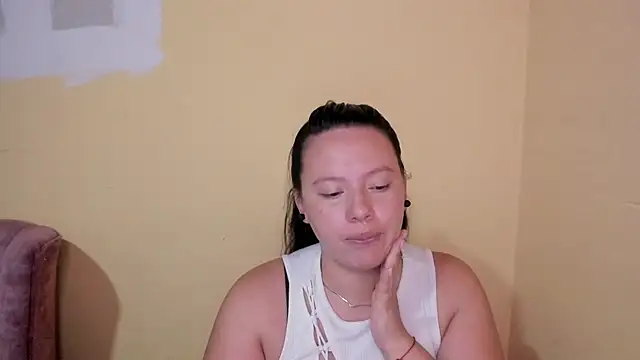 lauraguzman online show from July 2026 03:04:01 AM