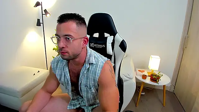 dafboy1 online show from March 2026 07:31:01 PM