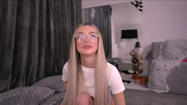 KylieJoyce online show from October 2025 09:06:01 PM