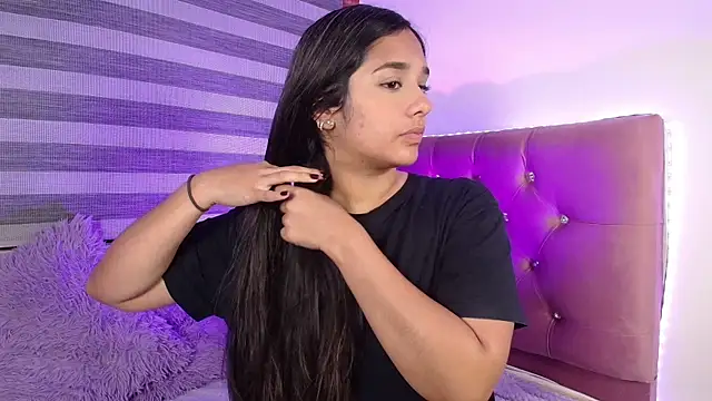 Snapshot of Maeena chatting on January 2025 09:17:01 PM Maeena online show from January 2025 09:17:01 PM