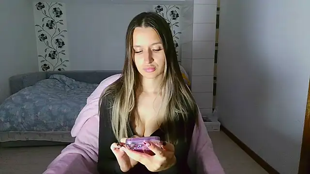 Submissive love online show from November 2025 06:28:01 PM