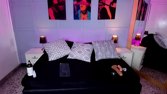 Elizabeth Santos online show from October 2025 08:11:02 PM