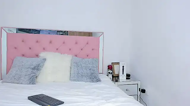 Snapshot of _violetadulce chatting on February 2025 01:44:02 AM  violetadulce online show from February 2025 01:44:02 AM