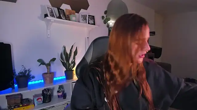 Snapshot of evy_orange1 chatting on February 2026 06:11:02 AM evy orange1 online show from February 2026 06:11:02 AM