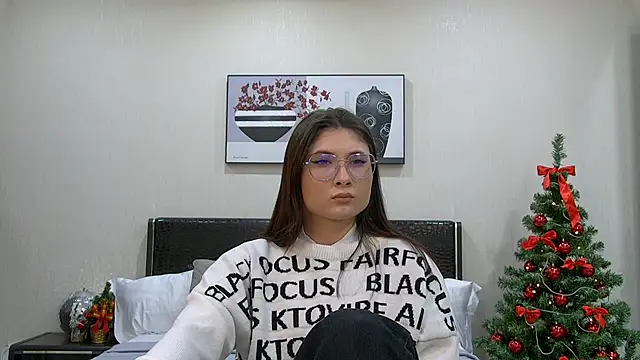 Snapshot of MonicaThompson chatting on December 2024 03:29:02 AM MonicaThompson online show from December 2024 03:29:02 AM