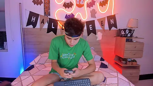 justinbiler online show from October 2025 12:34:02 PM