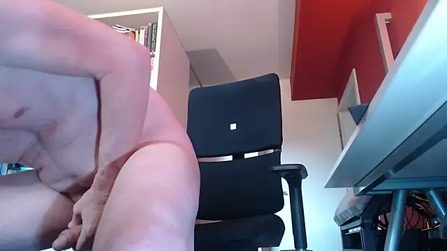 Snapshot of BennyK72 chatting on September 2025 08:08:01 AM BennyK72 online show from September 2025 08:08:01 AM