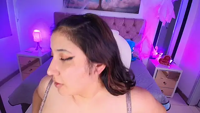 Emma monserrat online show from October 2025 07:24:02 PM