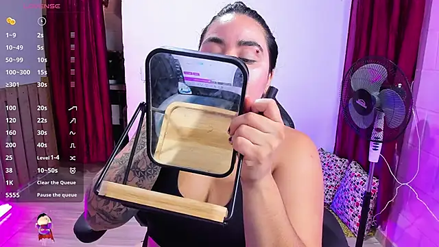 Snapshot of Sharon_hils chatting on January 2025 05:42:02 PM Sharon hils online show from January 2025 05:42:02 PM