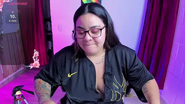 Snapshot of Sharon_hils chatting on January 2025 10:30:02 PM Sharon hils online show from January 2025 10:30:02 PM