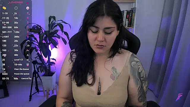 Snapshot of GretaX-X chatting on November 2025 02:43:01 AM GretaX-X online show from November 2025 02:43:01 AM