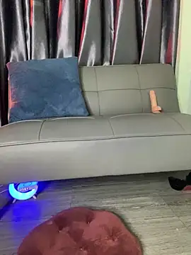 Snapshot of Ly_Coca24 chatting on December 2025 04:01:02 PM Ly Coca24 online show from December 2025 04:01:02 PM