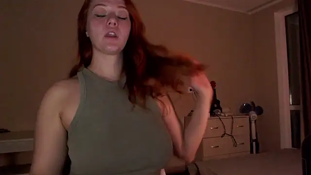 SarahSweetie online show from December 2024 03:33:02 PM