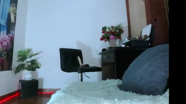 Snapshot of Chanel_shaw chatting on March 2025 11:53:01 PM Chanel shaw online show from March 2025 11:53:01 PM