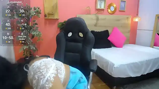 scarlet-foox online show from September 2025 12:05:02 PM