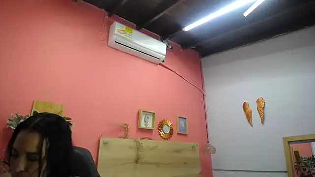 scarlet-foox online show from November 2025 12:15:02 PM