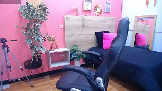 scarlet-foox online show from November 2025 02:50:02 PM