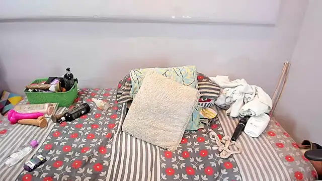 Snapshot of latinasexymoon chatting on February 2025 08:41:01 PM latinasexymoon online show from February 2025 08:41:01 PM