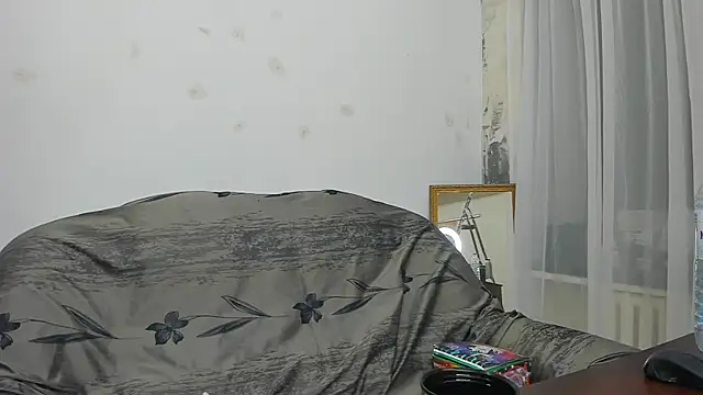 Snapshot of YourSuperModel chatting on December 2024 01:18:02 PM YourSuperModel online show from December 2024 01:18:02 PM