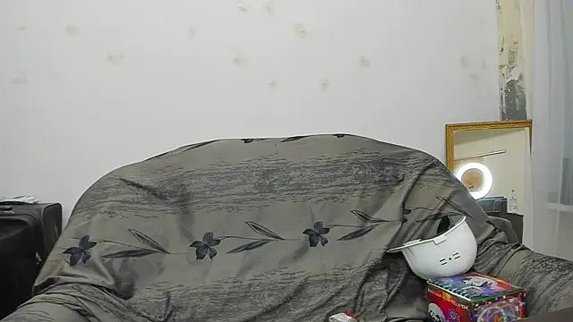 Snapshot of YourSuperModel chatting on December 2024 07:33:02 AM YourSuperModel online show from December 2024 07:33:02 AM