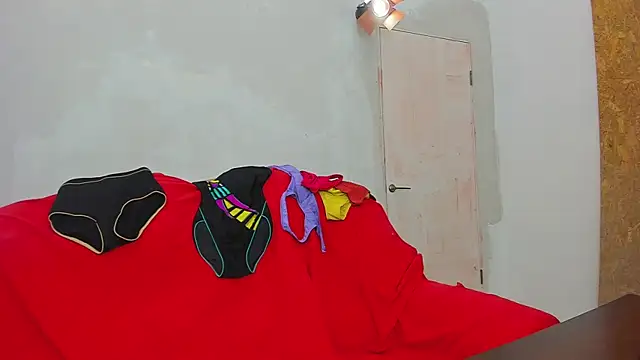 Snapshot of YourSuperModel chatting on February 2025 10:38:02 AM YourSuperModel online show from February 2025 10:38:02 AM