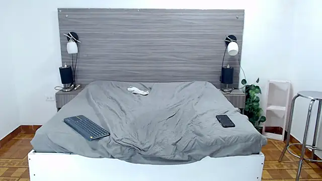 Snapshot of Loony_Zion chatting on February 2025 07:50:02 PM Loony Zion online show from February 2025 07:50:02 PM