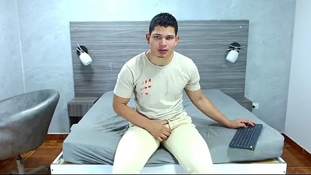 Snapshot of Loony_Zion chatting on November 2025 01:01:02 PM Loony Zion online show from November 2025 01:01:02 PM