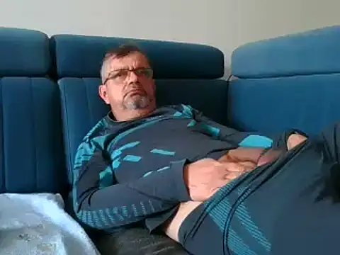 axecoman60 online show from February 2025 01:46:02 PM