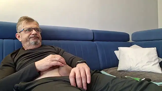 axecoman60 online show from February 2025 08:04:01 AM