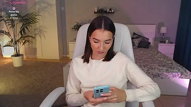 Bellla Haddid online show from September 2025 12:32:02 AM