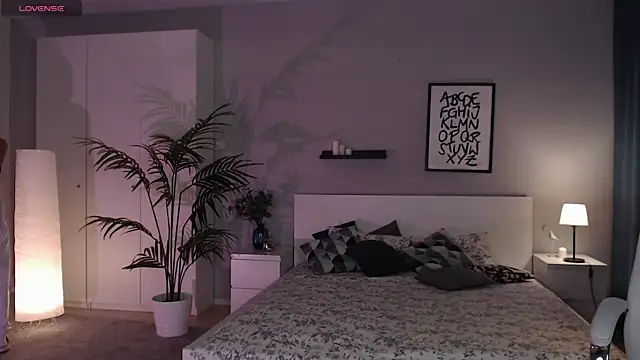 Bellla Haddid online show from October 2025 01:06:01 AM