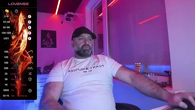 Snapshot of MAGABEAR077 chatting on May 2026 05:32:02 PM MAGABEAR077 online show from May 2026 05:32:02 PM