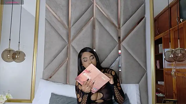 Lola King online show from October 2025 07:21:01 PM