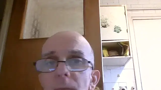 Snapshot of mariusica1@xh chatting on June 2026 05:17:02 PM mariusica1xh online show from June 2026 05:17:02 PM