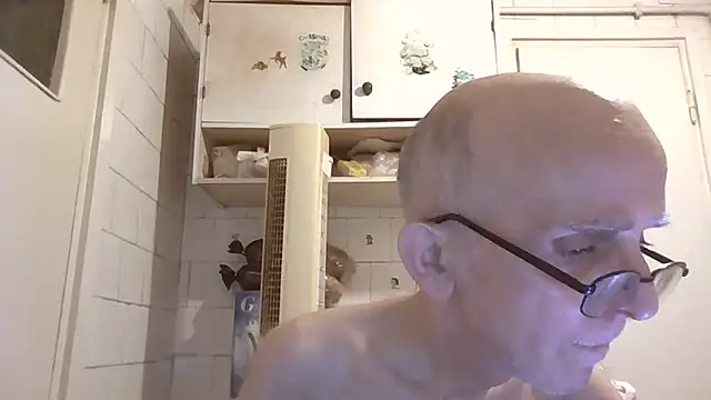 Snapshot of mariusica1@xh chatting on June 2026 09:26:01 PM mariusica1xh online show from June 2026 09:26:01 PM