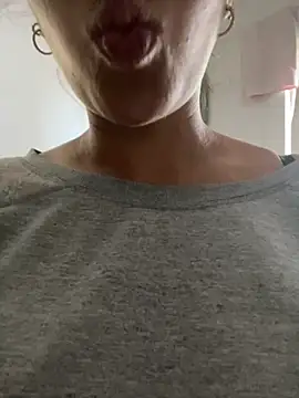 Snapshot of Gabizinhagirls chatting on September 2025 03:47:02 PM Gabizinhagirls online show from September 2025 03:47:02 PM