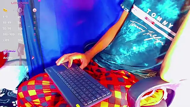 Snapshot of nicol_gill_ chatting on December 2024 05:22:01 PM nicol gill online show from December 2024 05:22:01 PM