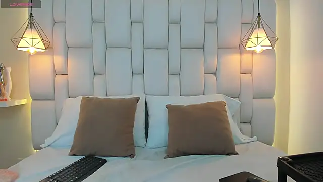 Snapshot of AslyGomez chatting on February 2025 11:28:02 AM AslyGomez online show from February 2025 11:28:02 AM