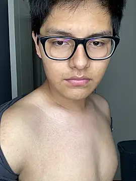 Snapshot of YouMikolins chatting on February 2025 11:48:02 PM YouMikolins online show from February 2025 11:48:02 PM