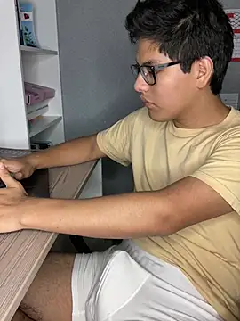 Snapshot of YouMikolins chatting on March 2025 05:27:02 PM YouMikolins online show from March 2025 05:27:02 PM