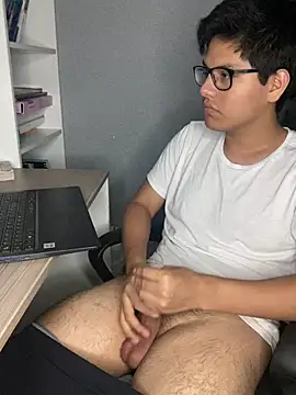 Snapshot of YouMikolins chatting on March 2025 04:12:02 AM YouMikolins online show from March 2025 04:12:02 AM