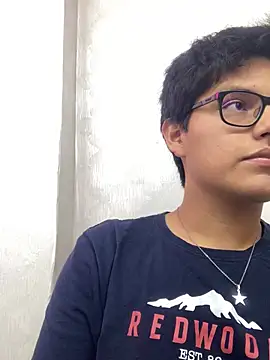 Snapshot of YouMikolins chatting on March 2025 12:56:02 AM YouMikolins online show from March 2025 12:56:02 AM