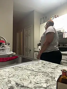 Snapshot of SexyHoneyRedd chatting on February 2025 12:59:02 AM SexyHoneyRedd online show from February 2025 12:59:02 AM