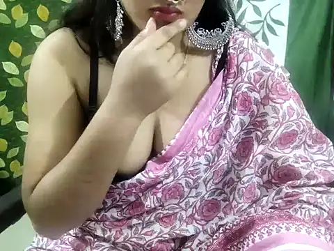 Snapshot of Aarvi_Arora chatting on February 2025 03:16:02 PM Aarvi Arora online show from February 2025 03:16:02 PM