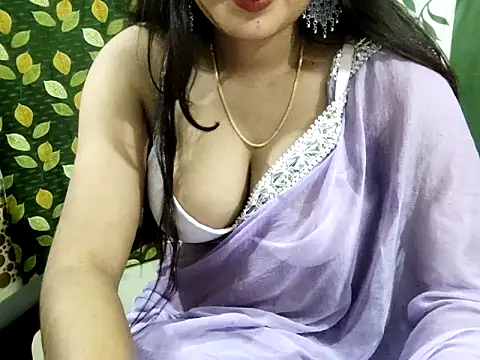 Snapshot of Aarvi_Arora chatting on February 2025 03:05:02 PM Aarvi Arora online show from February 2025 03:05:02 PM