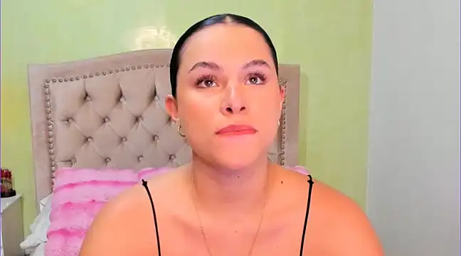 Snapshot of Luciluu20 chatting on January 2025 06:09:02 PM Luciluu20 online show from January 2025 06:09:02 PM