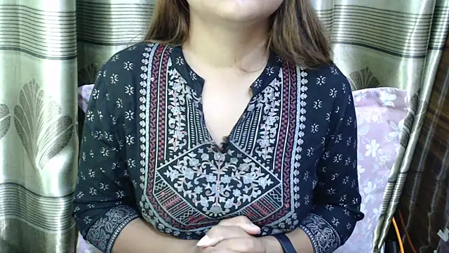 queen angelina online show from February 2026 12:52:02 AM