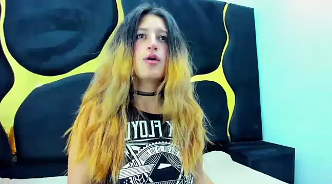 GiaRoussel online show from February 2025 01:27:01 PM